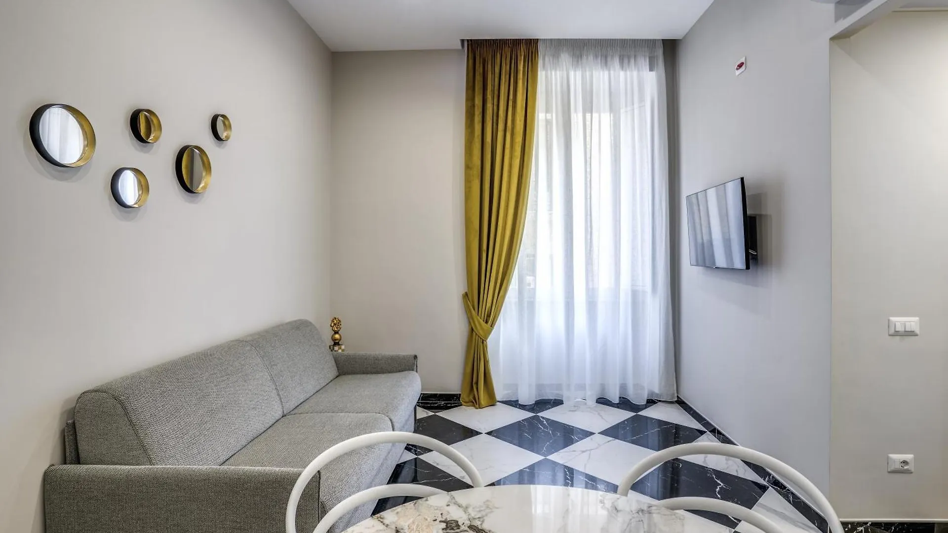 Apartament Lady Rose One Neapol