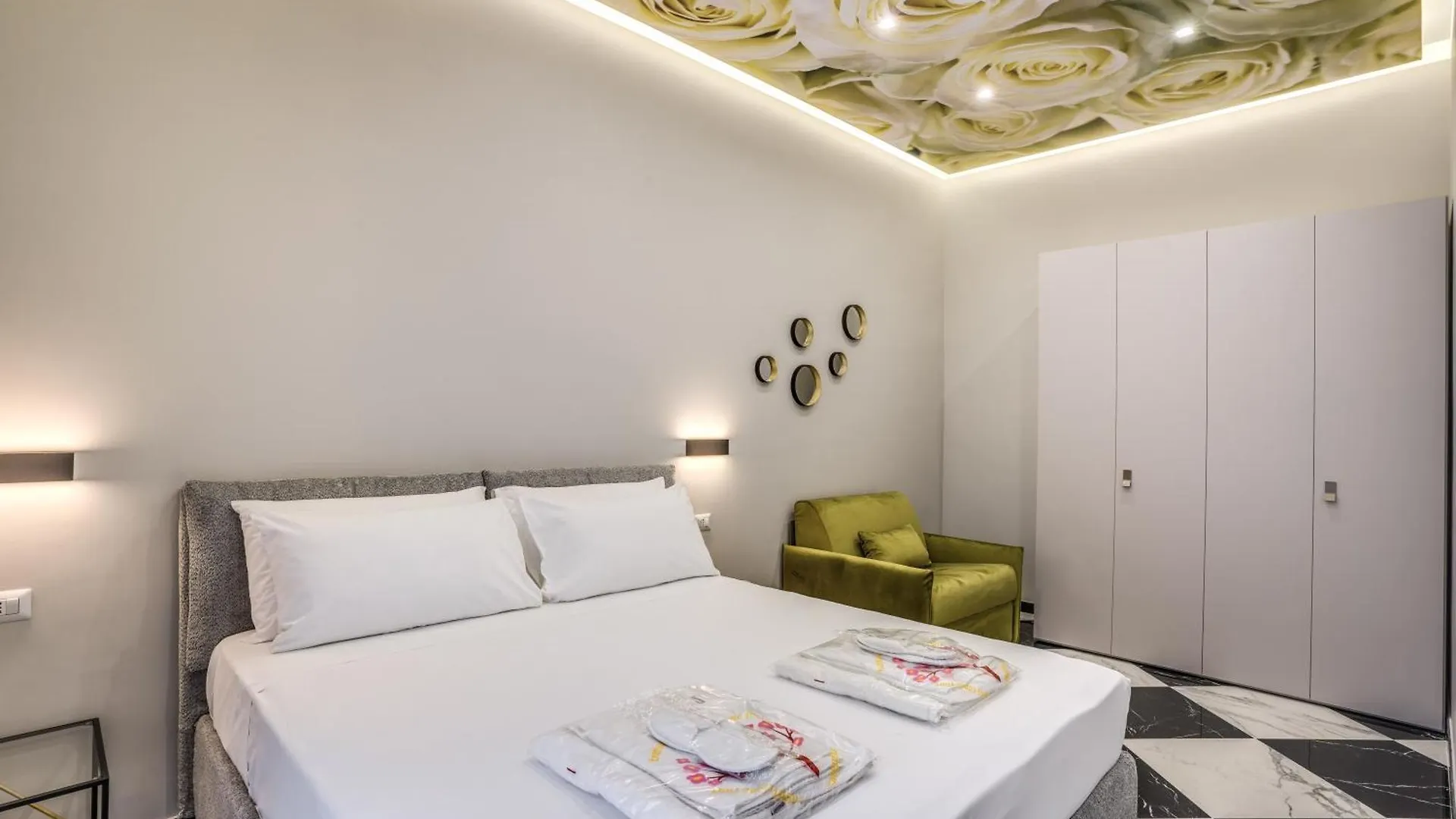 Apartament Lady Rose One Neapol