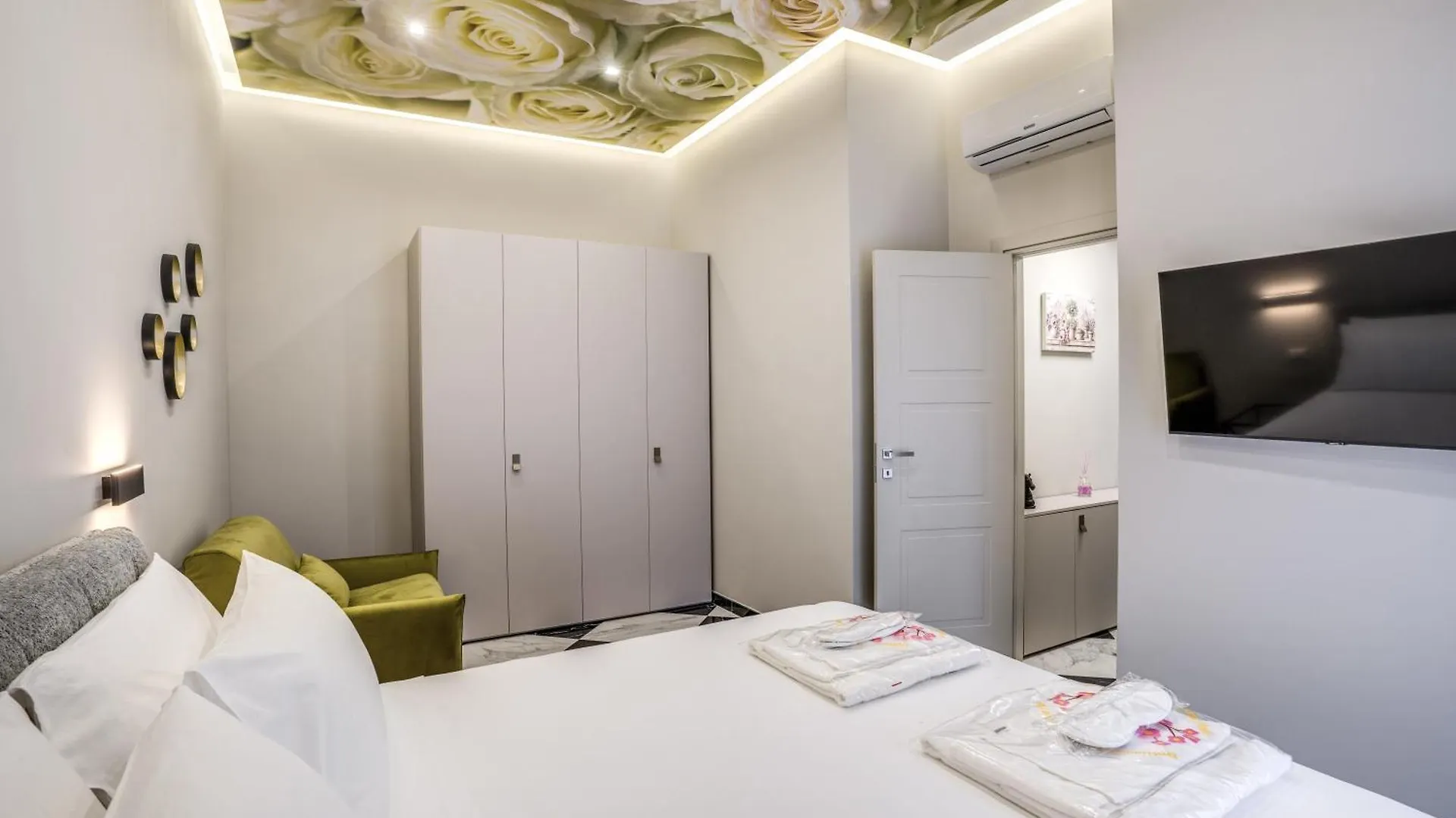 Apartament Lady Rose One Neapol
